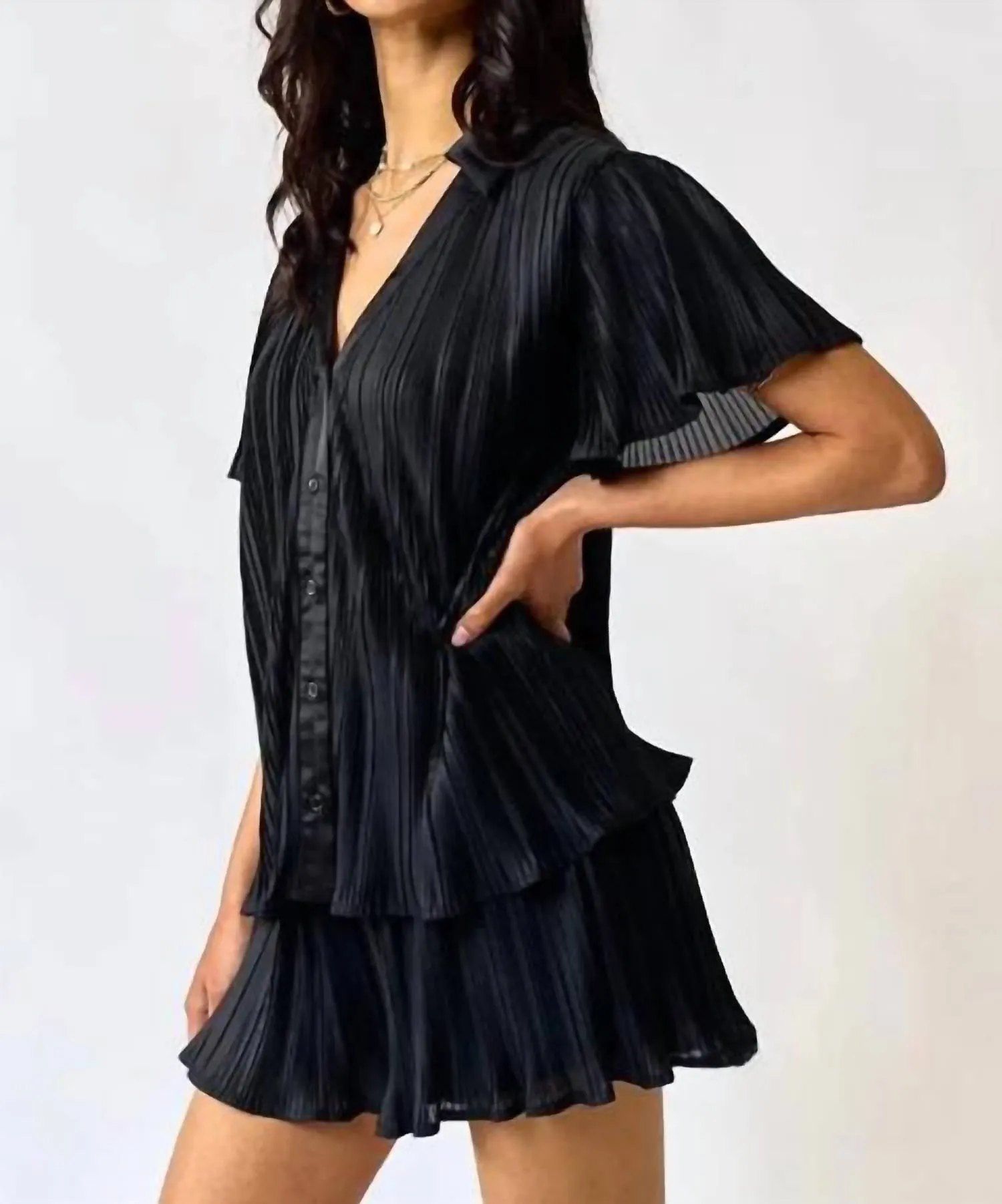 Brandy Plisierter Blusen-Oberteil & Shorts-Set in Schwarz