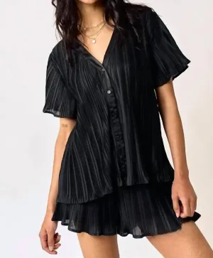 Brandy Plisierter Blusen-Oberteil & Shorts-Set in Schwarz