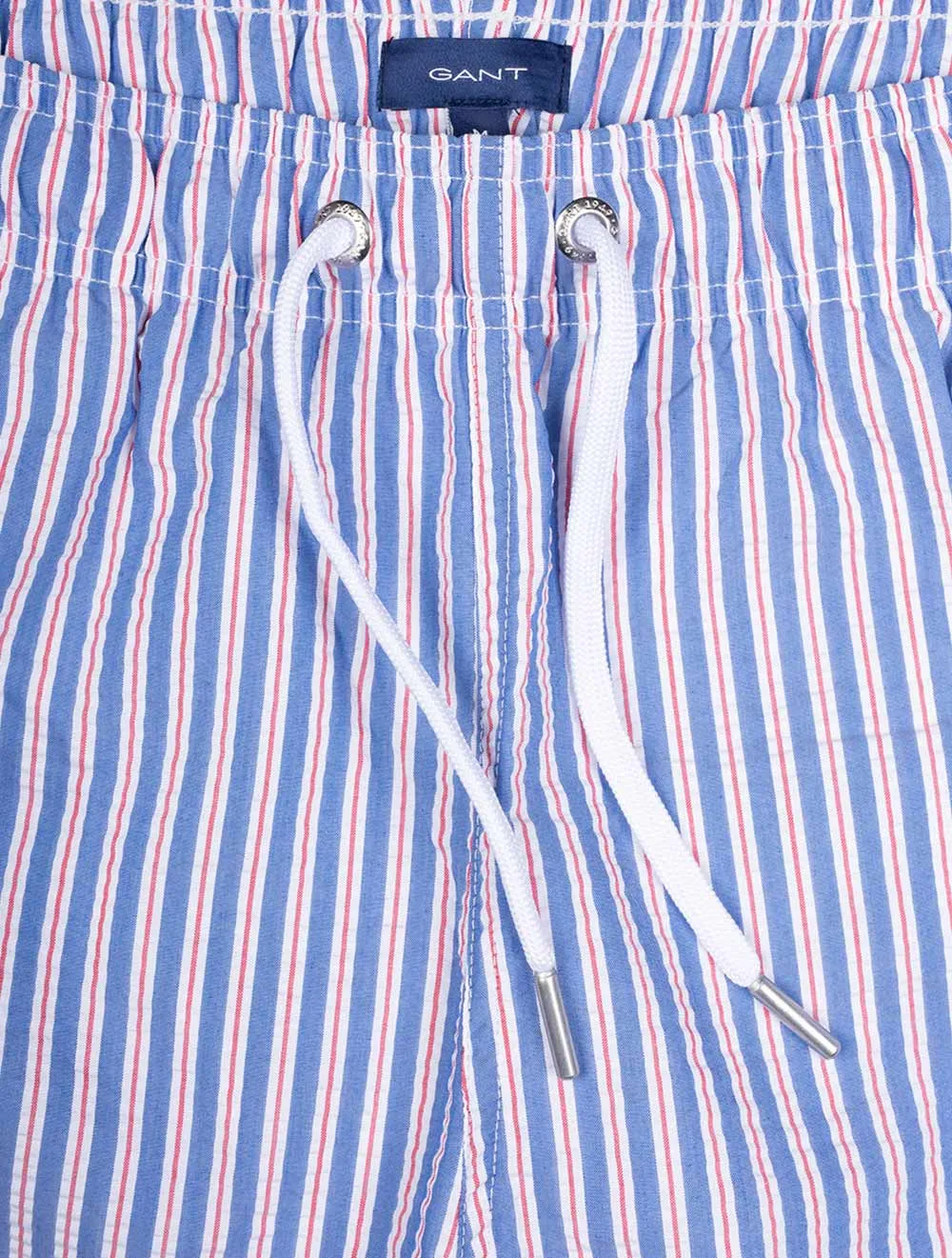 Klassisch geschnittene Seersucker-Badeshorts in Lapisblau