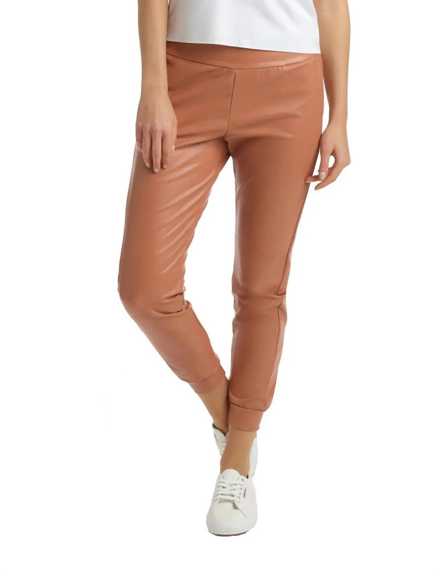 Faux-Leder-Jogginghose in Adobe
