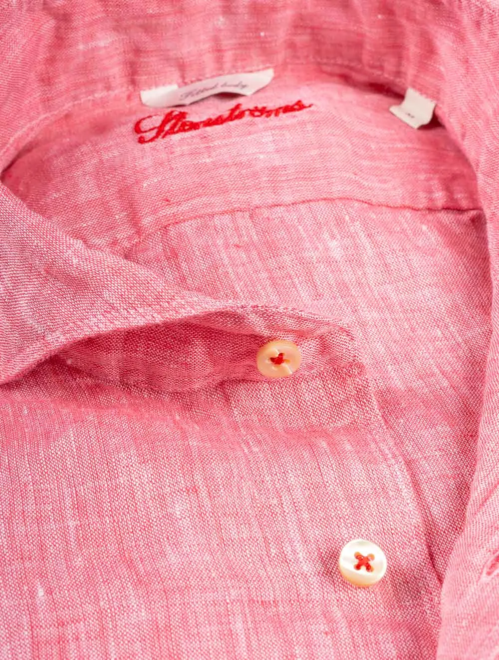 Pinkes Leinenhemd mit figurbetonter Passform