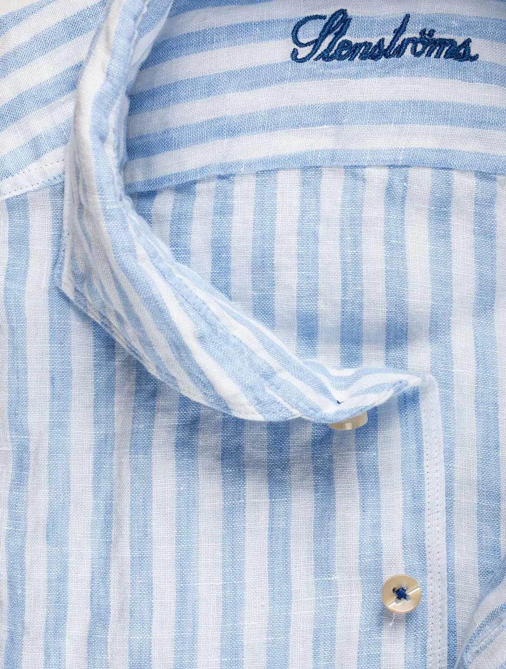 Passend gestreiftes Leinenhemd Blau