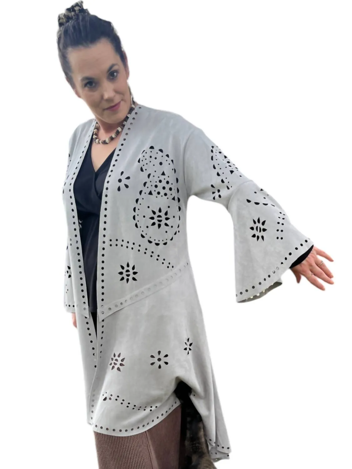 Laser-Cut-Langcardigan in Grau