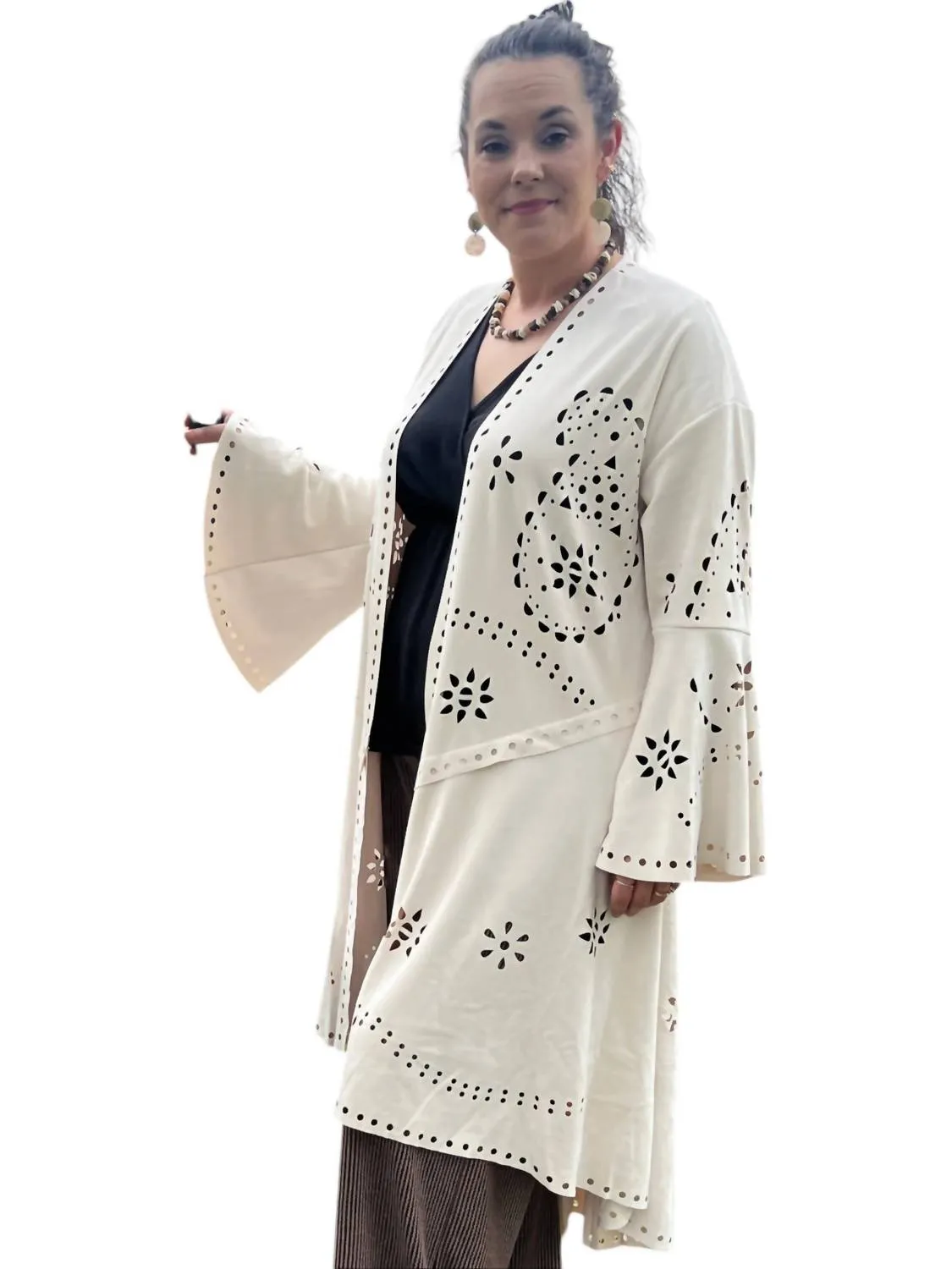 Laser-Cut-Langcardigan in Elfenbein