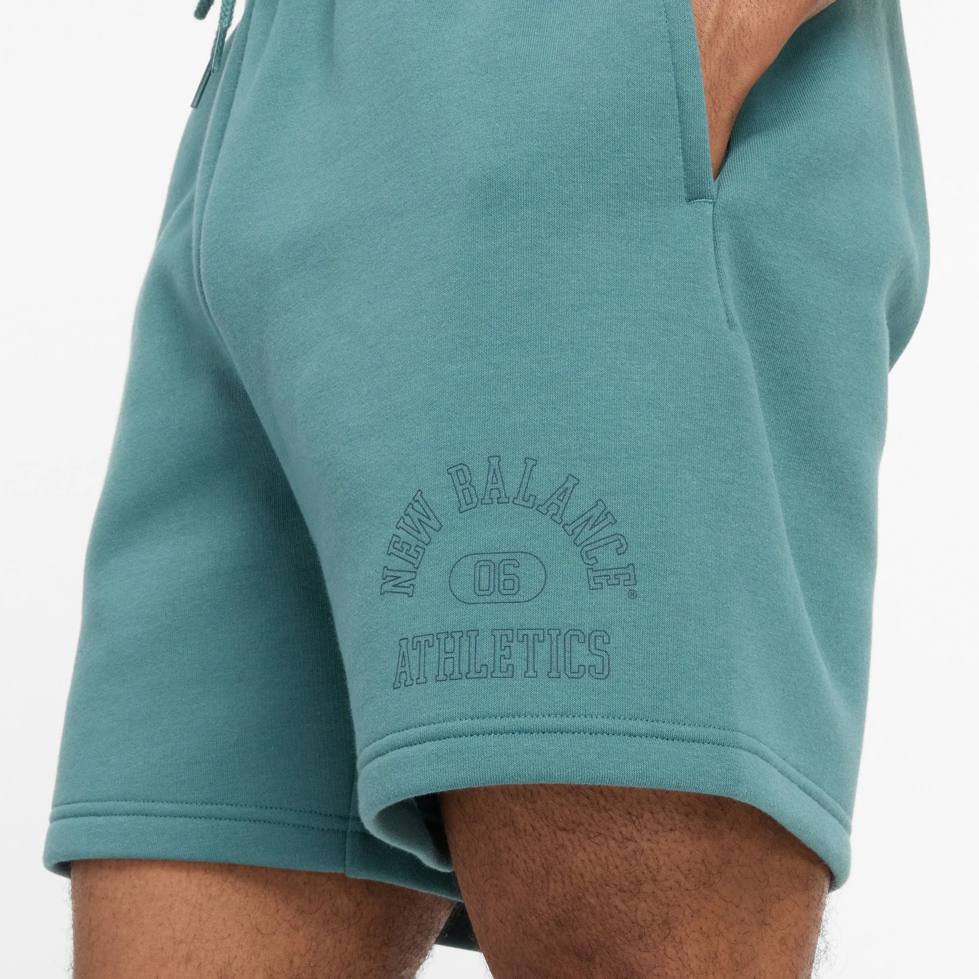 Herren Sport Essentials Fleece Grafik 7-Zoll Shorts