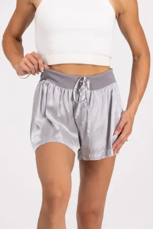 Nächte in dunklen Damen-Satin-Shorts