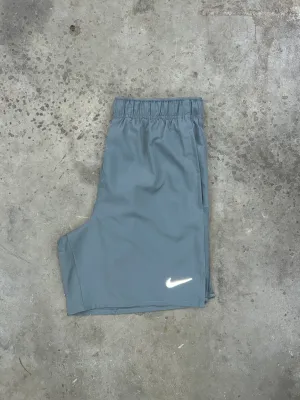 Nike Challenger Shorts - Grau