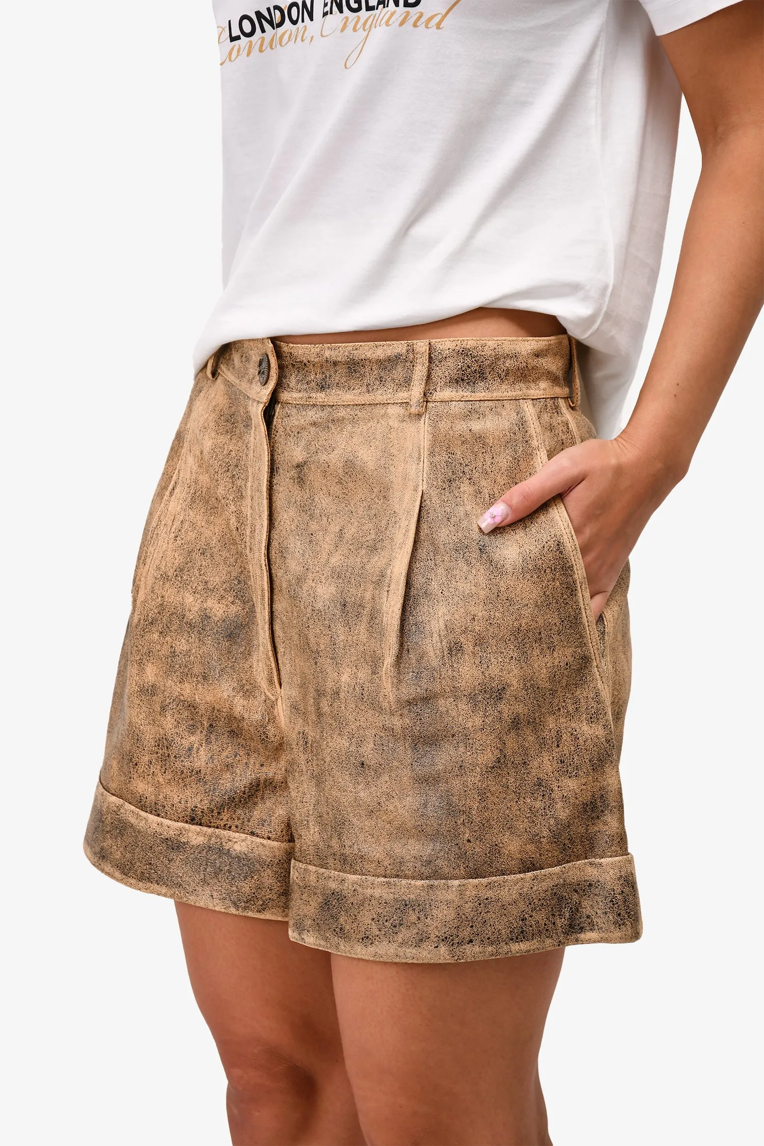 Vorgetragene Chanel™ Braun/Schwarz Lammleder 'Coco Cuba' Shorts Größe 40