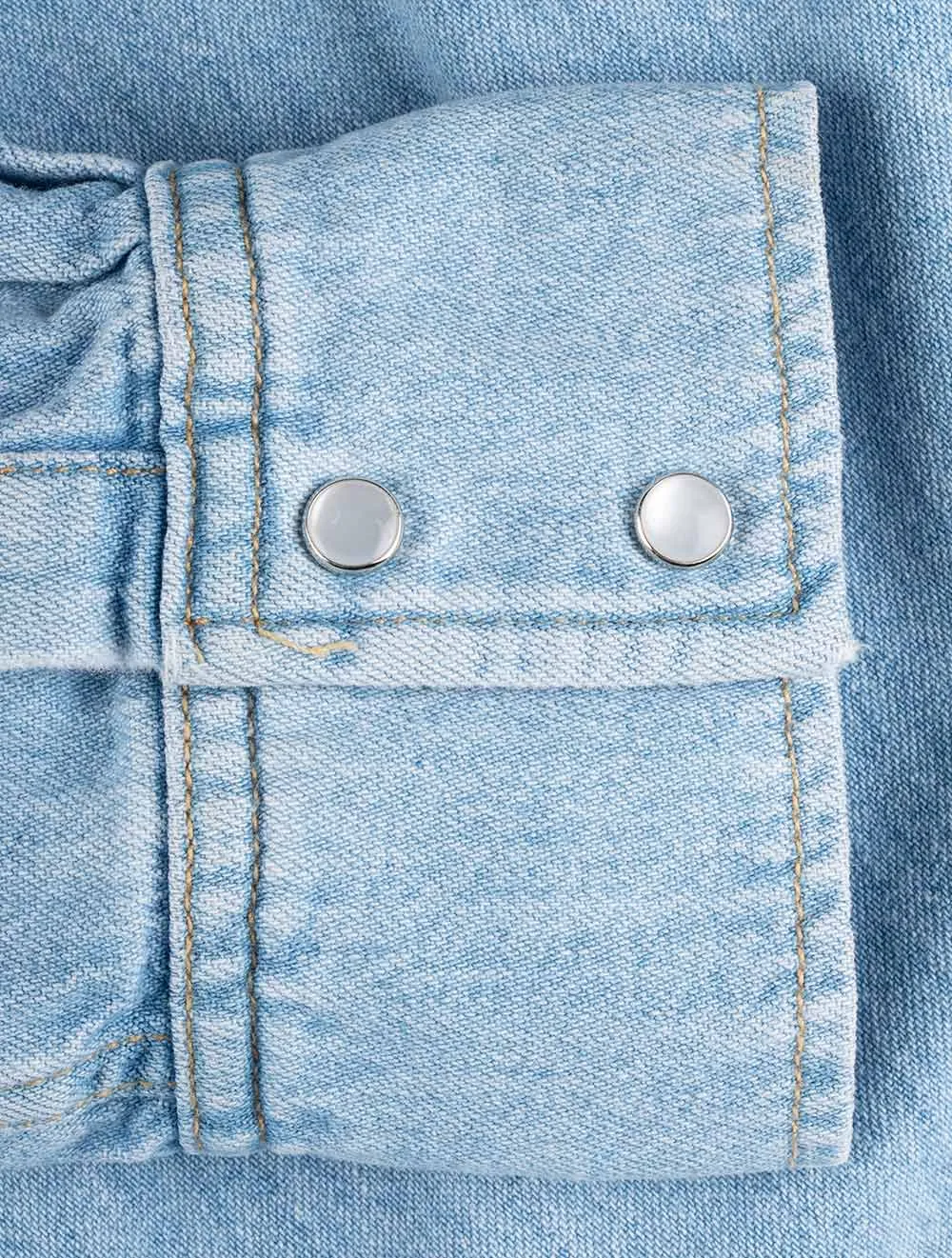 Lockeres Denim Western-Hemd in Hellblau mit Used-Optik