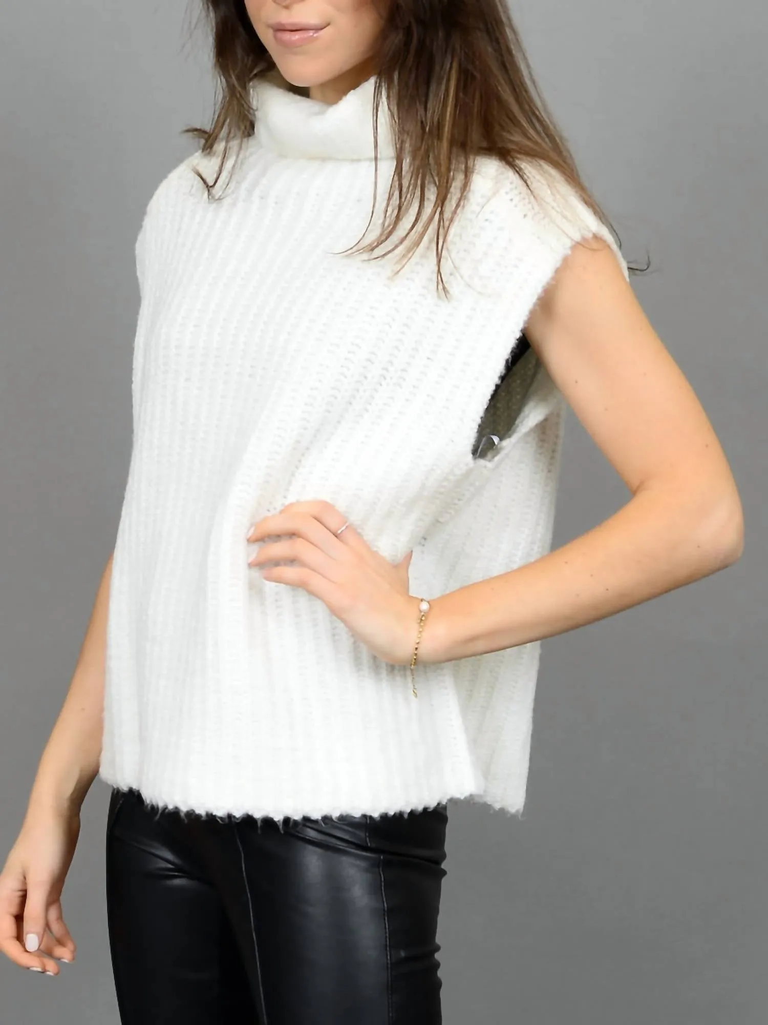 Salima Ärmelloser Rollkragenpullover in Winterweiß