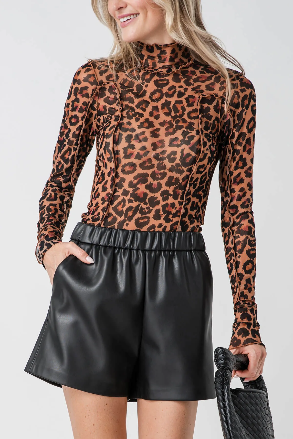 Z Supply Tia Kunstleder-Shorts